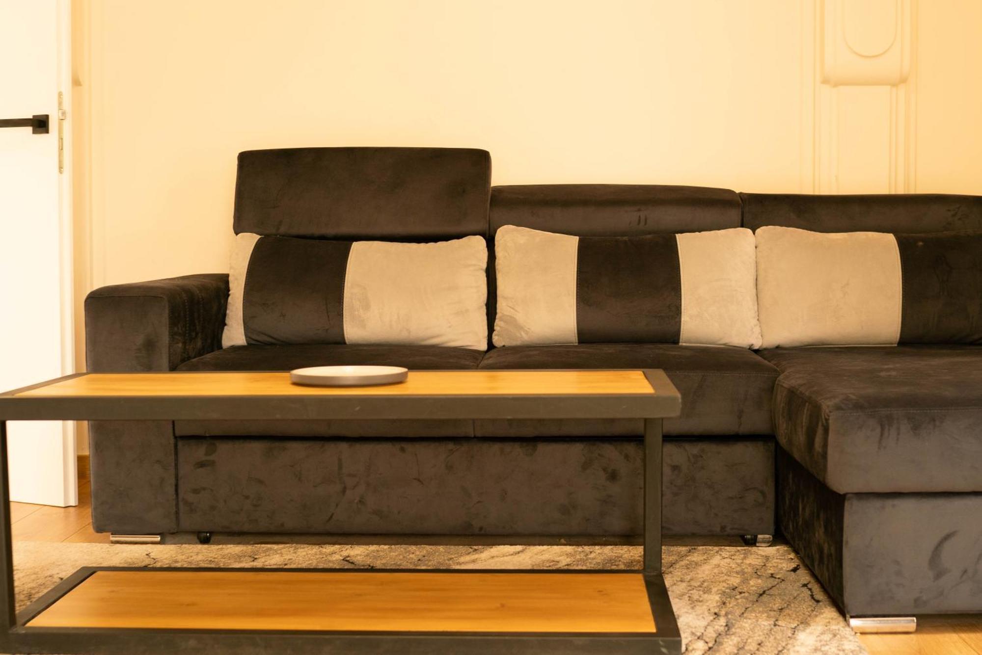 2-Bedroom Flat - Sunny Balcony พลอฟดิฟ ภายนอก รูปภาพ