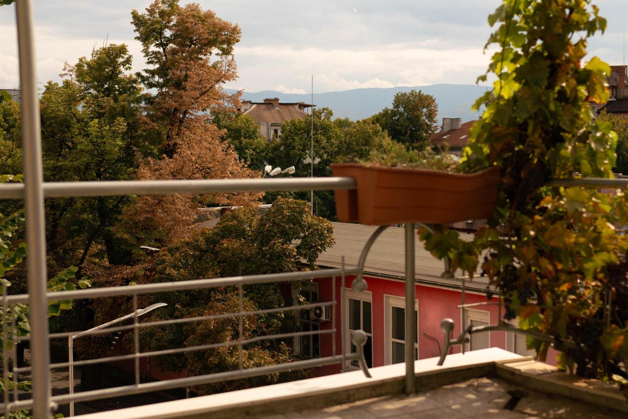 2-Bedroom Flat - Sunny Balcony พลอฟดิฟ ภายนอก รูปภาพ