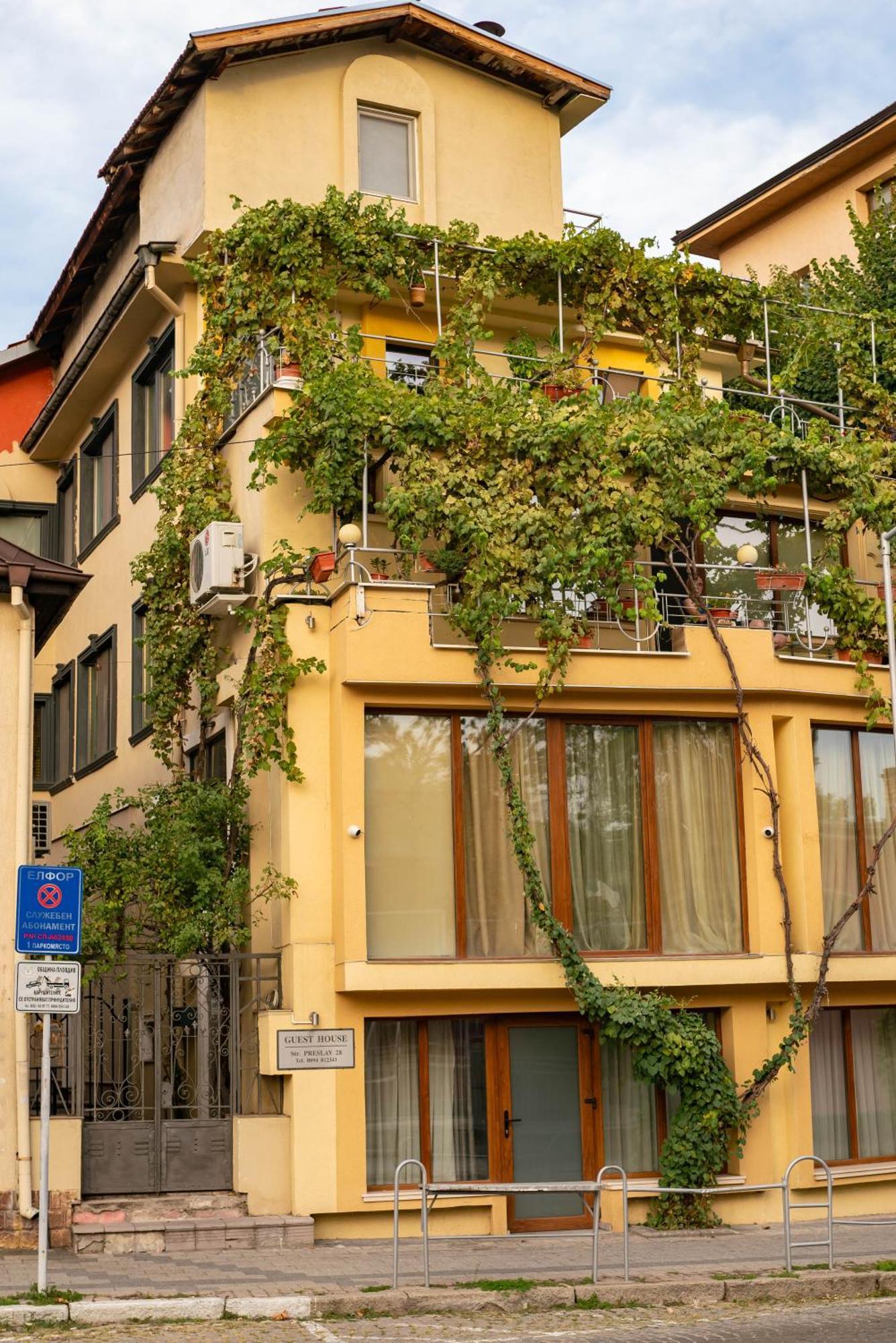 2-Bedroom Flat - Sunny Balcony พลอฟดิฟ ภายนอก รูปภาพ