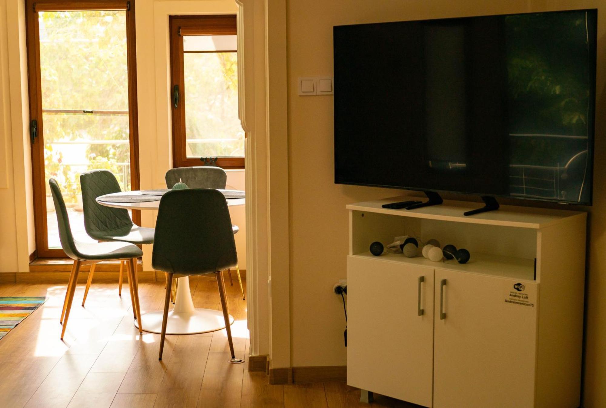 2-Bedroom Flat - Sunny Balcony พลอฟดิฟ ภายนอก รูปภาพ