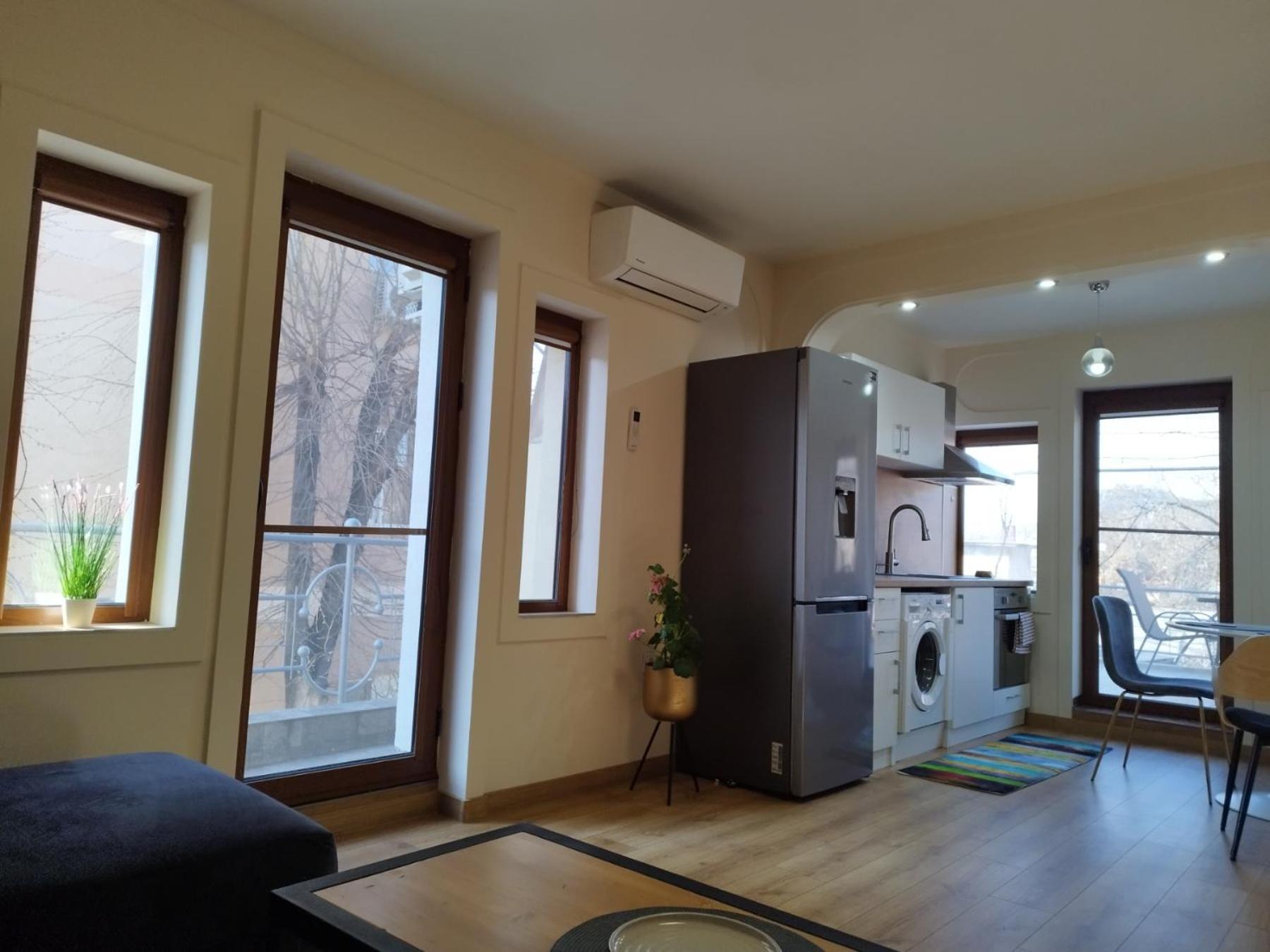 2-Bedroom Flat - Sunny Balcony พลอฟดิฟ ภายนอก รูปภาพ