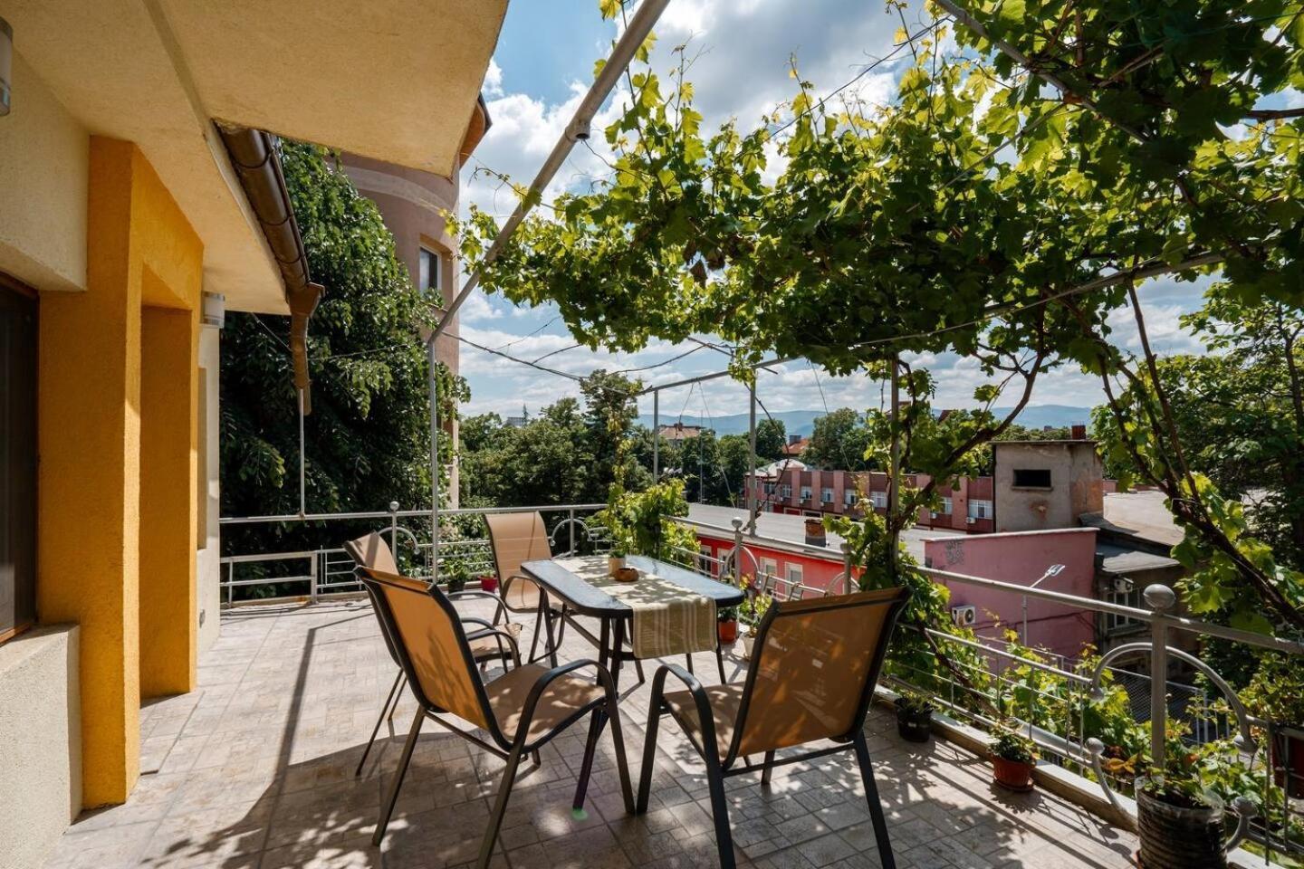 2-Bedroom Flat - Sunny Balcony พลอฟดิฟ ภายนอก รูปภาพ